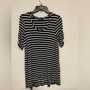For Cynthia Comfortable Top Dress Blouse Black  and White with short sleeves S